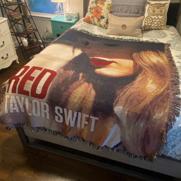 Taylor Swift RED Blanket / Afghan